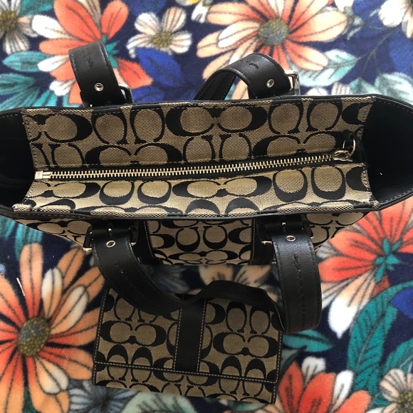 ***SOLD***Coach Signature Lunch Tote and Wallet - Picture 11 of 16